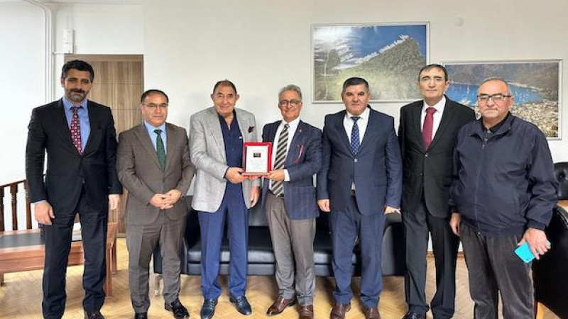 Çıldırlı Öğretmenlerden Esfender Korkmaz'ı ziyaret 