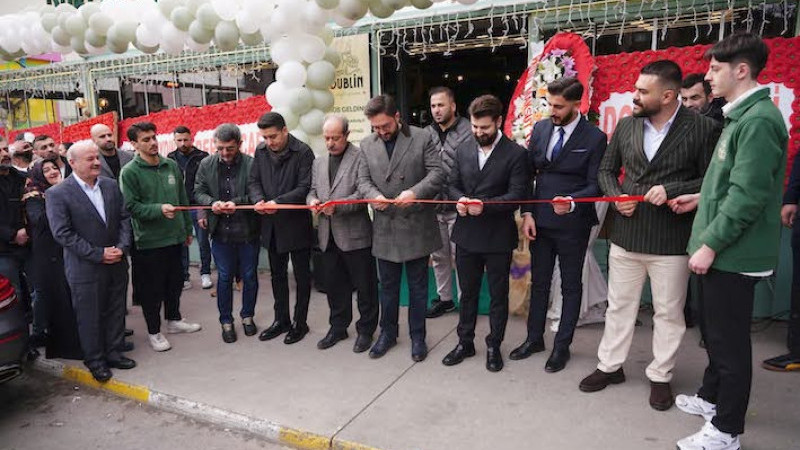 Aykut Doğan, kafe açılışına katıldı