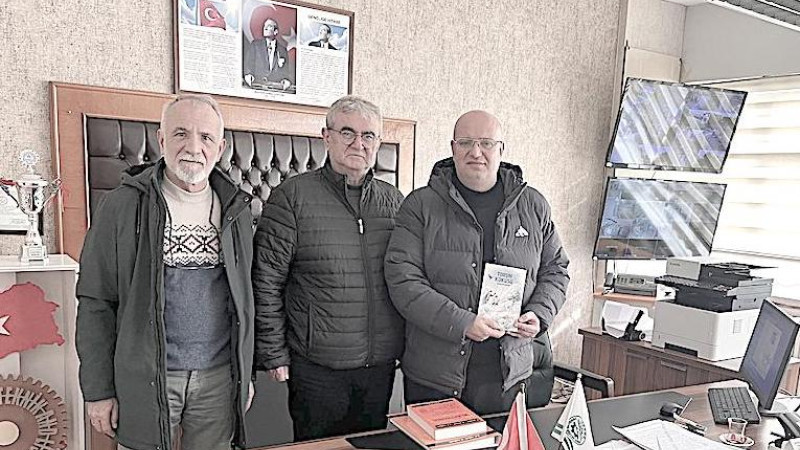 Ramazan Şensoy’dan anlamlı kitap bağışları