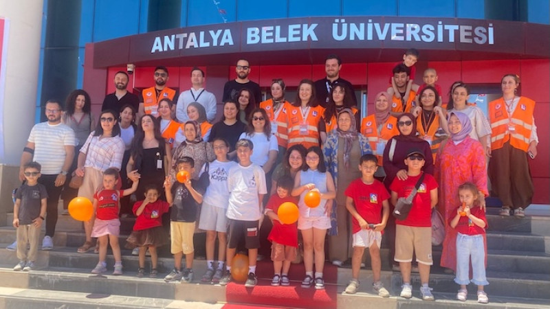 Lösemili çocuklar üniversitenin mutfağında şef oldu